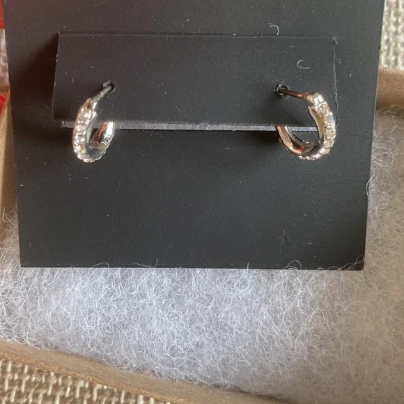 GIVENCHY EARRING - Picture 2 of 4